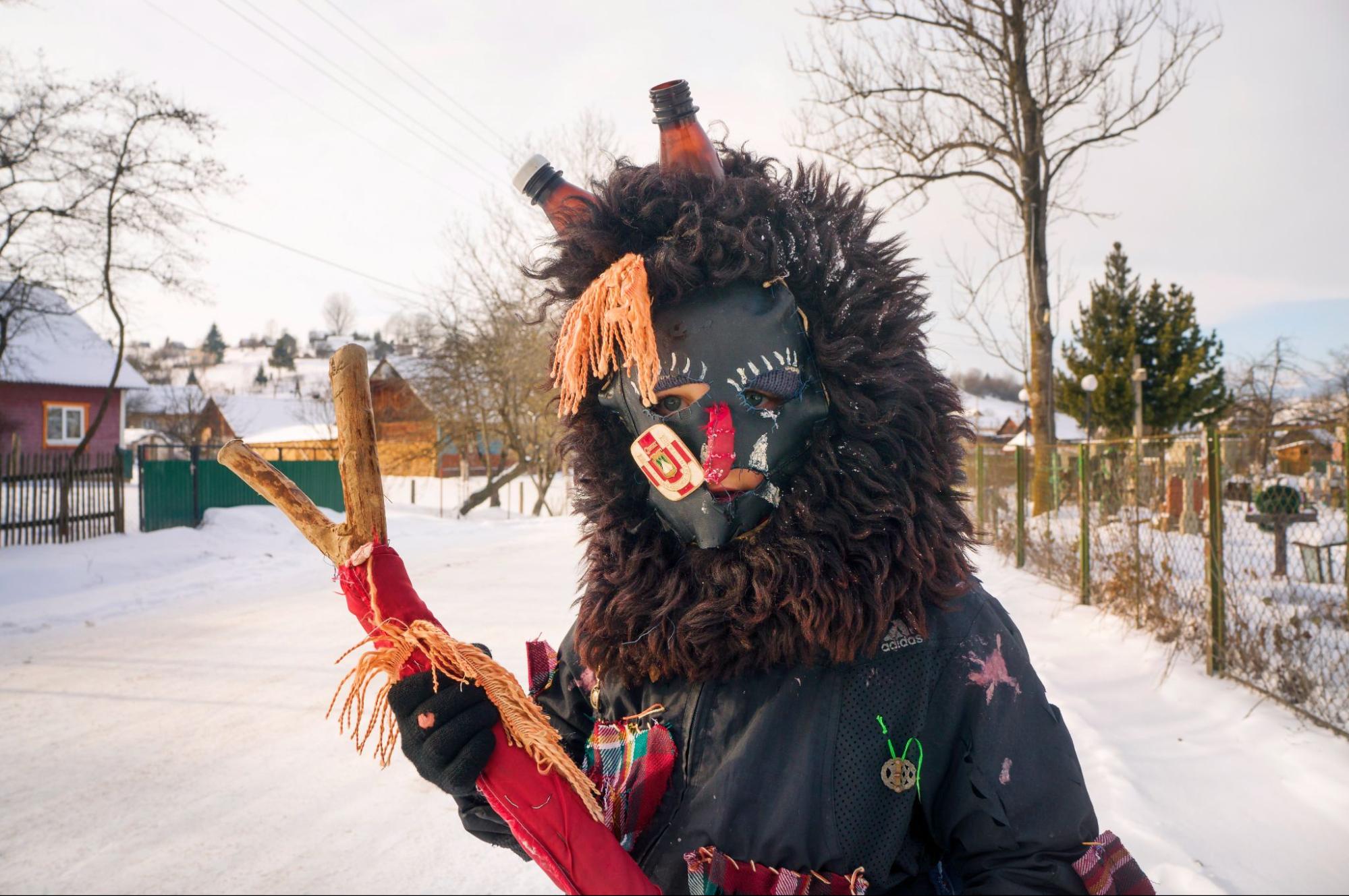 Ukrainian New Year's Eve: Ukrainian folk tradition of dressing up.