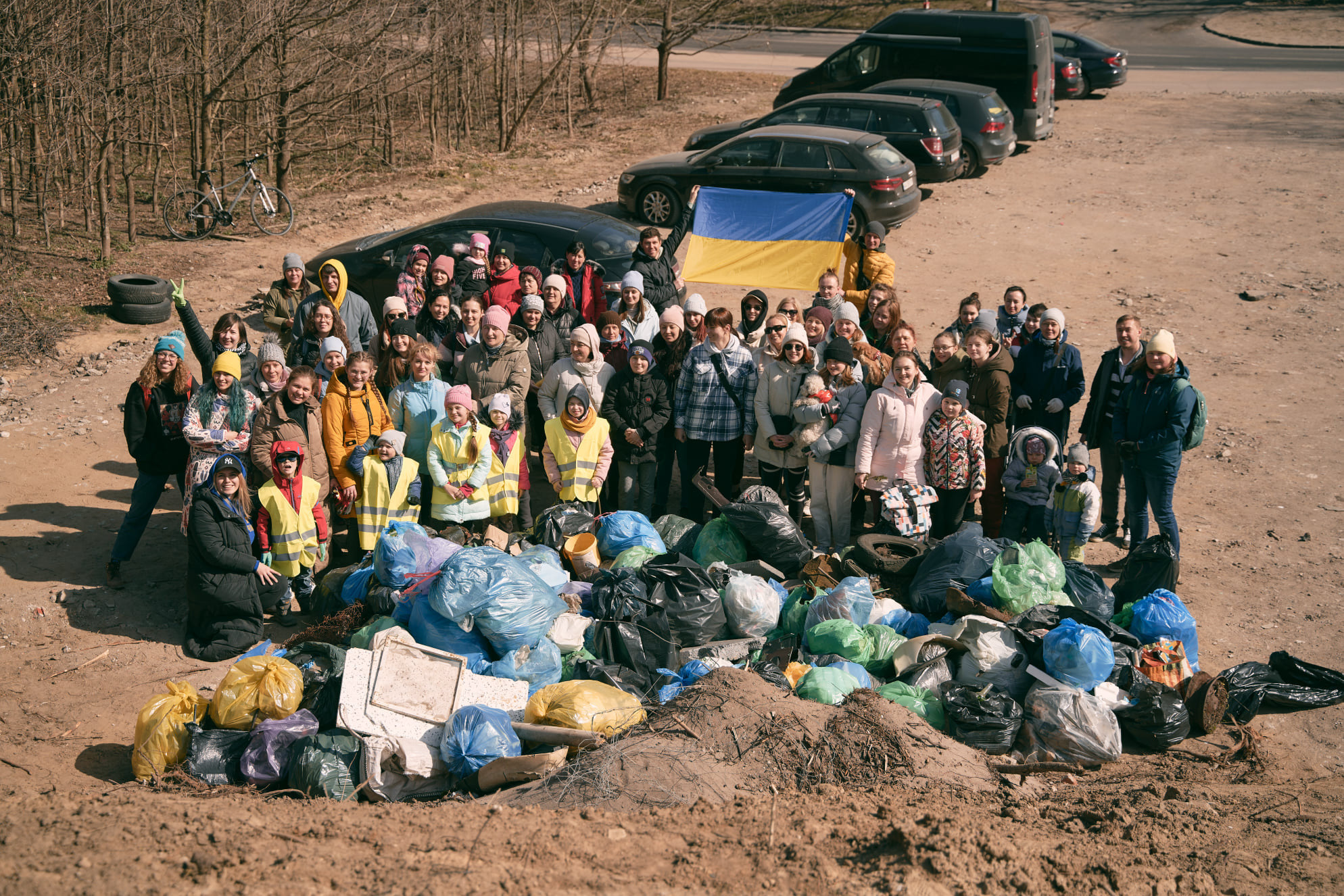 Ukrainian refugees organized community clean-ups of parks and forests in Polish cities to thank Poland for helping them.