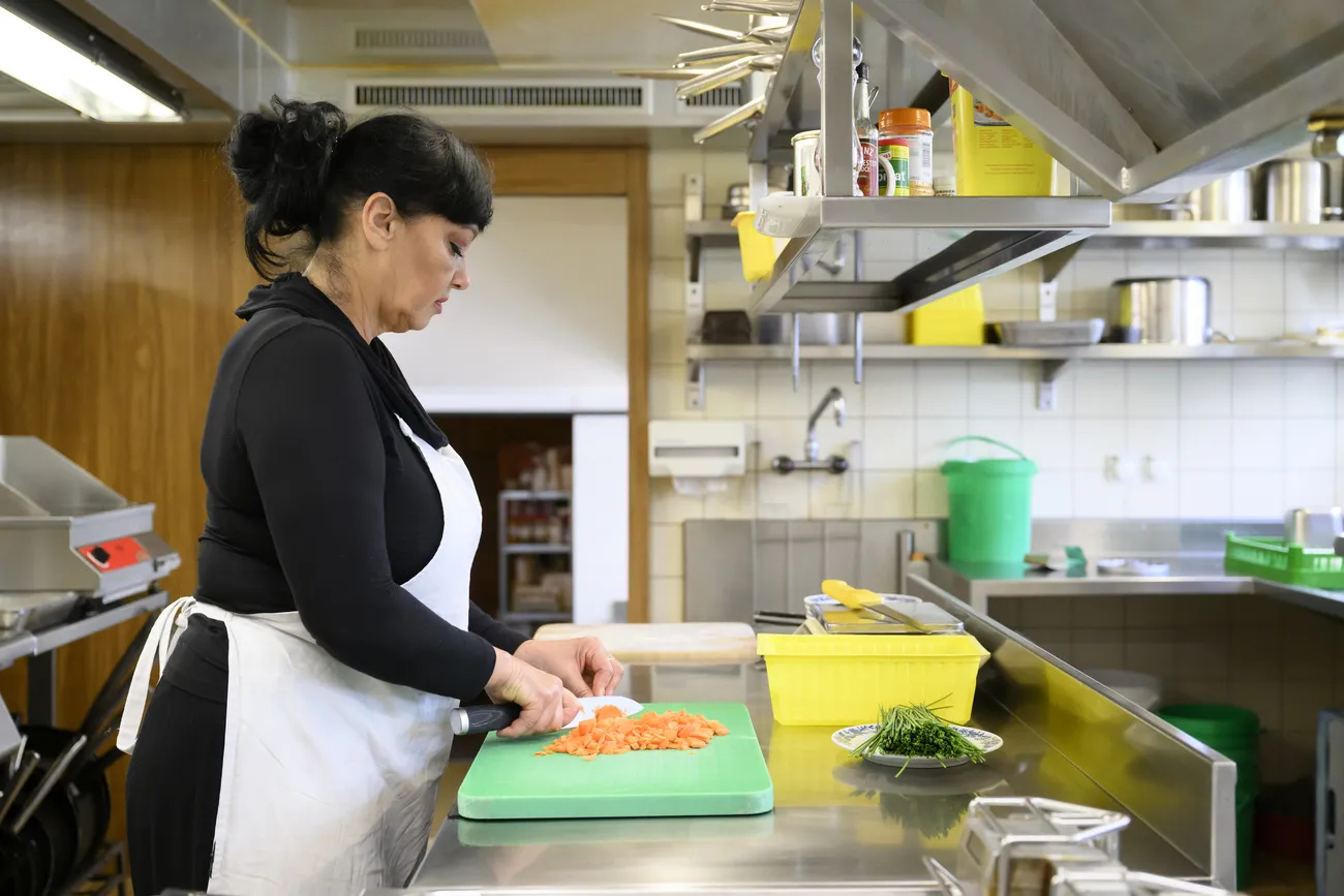 Ukrainian refugees: A displaced Ukrainian woman works in a restaurant outside the Swiss capital, Bern. 