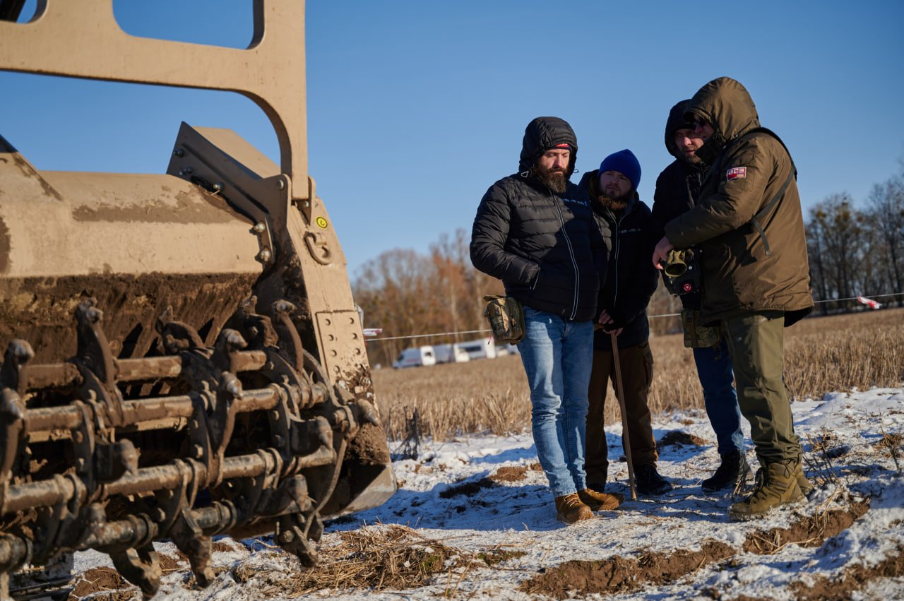 Українські ветерани пройшли курс гуманітарного розмінування територій