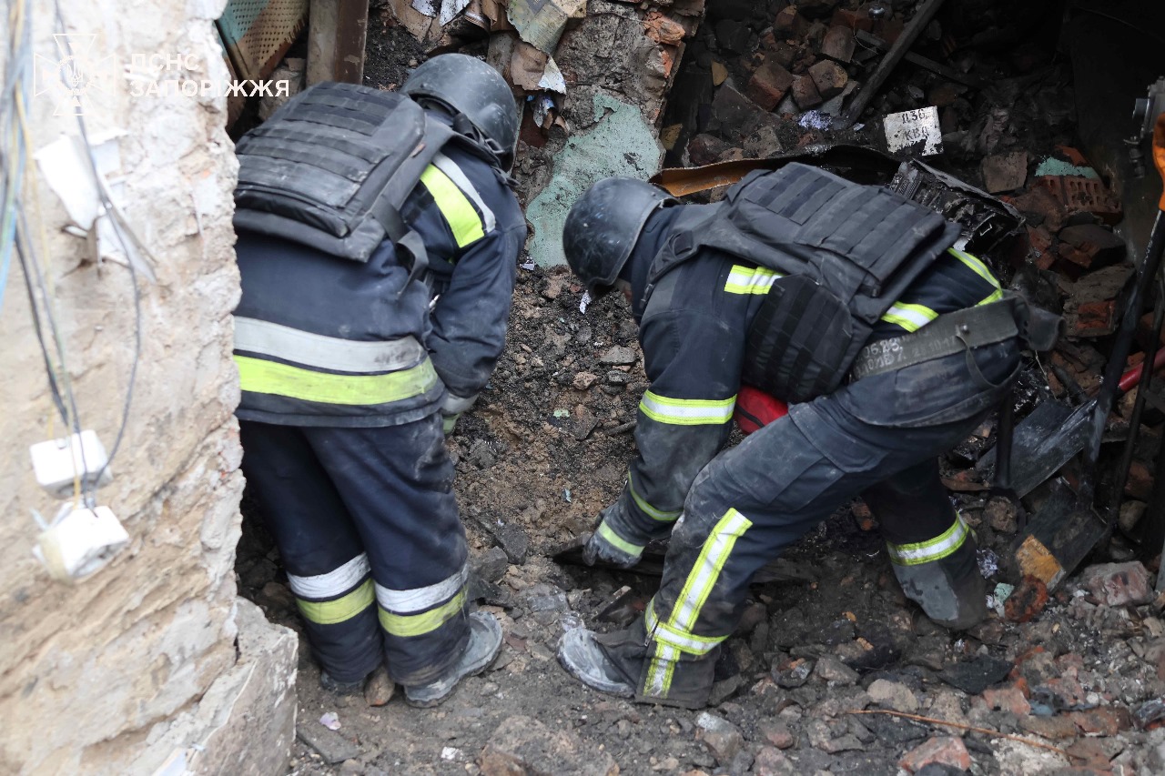 У Запоріжжі з-під завалів дістали тіло загиблого чоловіка