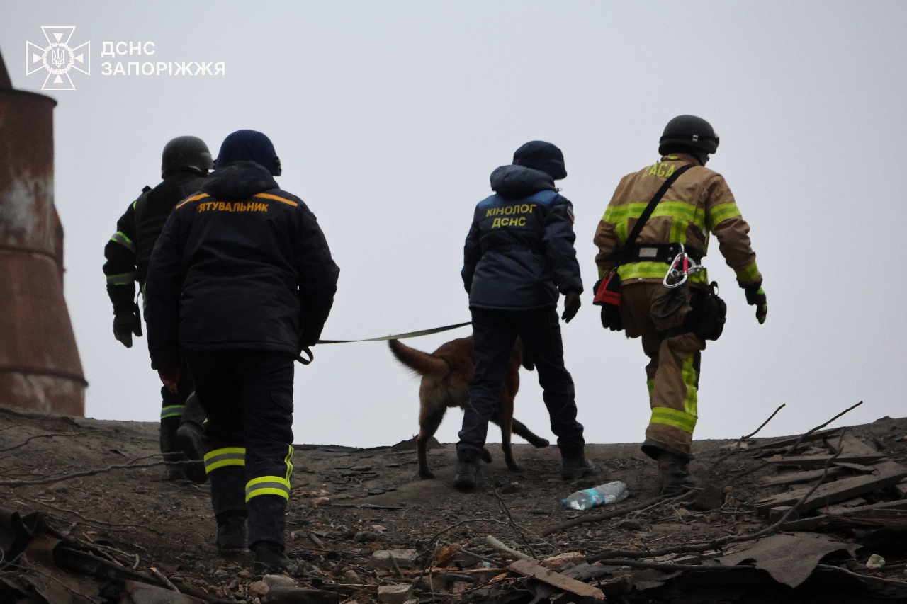 У Запоріжжі з-під завалів дістали тіло загиблого чоловіка