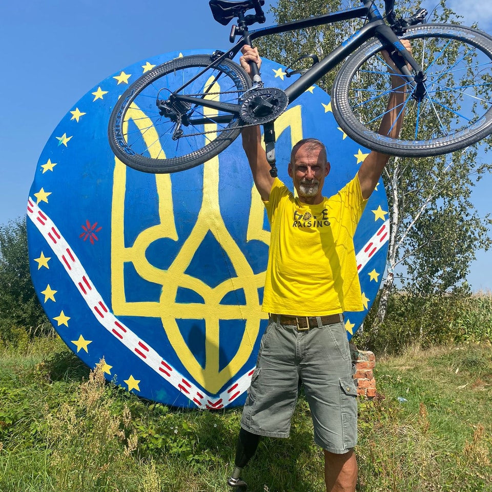 Jakob Kepka biked to Ukraine to bring attention to the rising number of war amputees