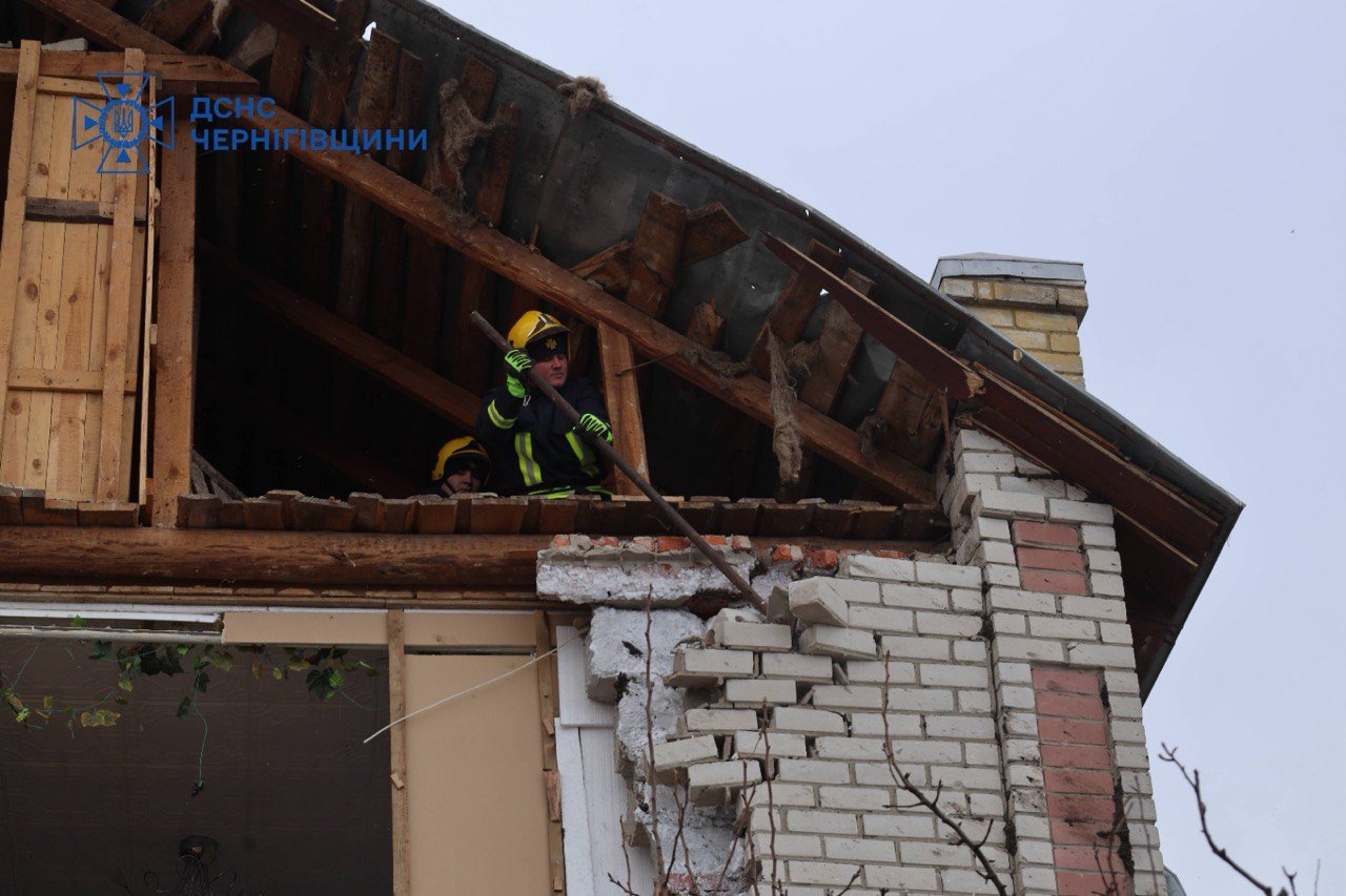 у Чернігові завершилася рятувальна операція на місці потрійного удару