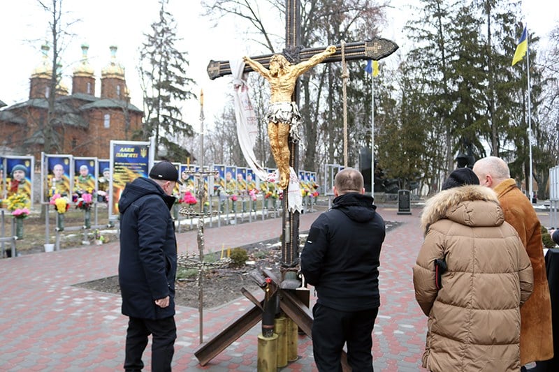 На Харківщині презентували унікальну скульптуру Хреста