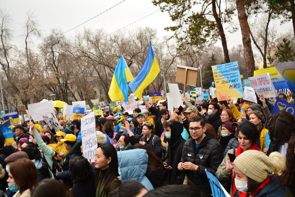 Thousands of Qazaq people attended a rally in the city of Almaty, Qazaqstan, on March 6, 2022