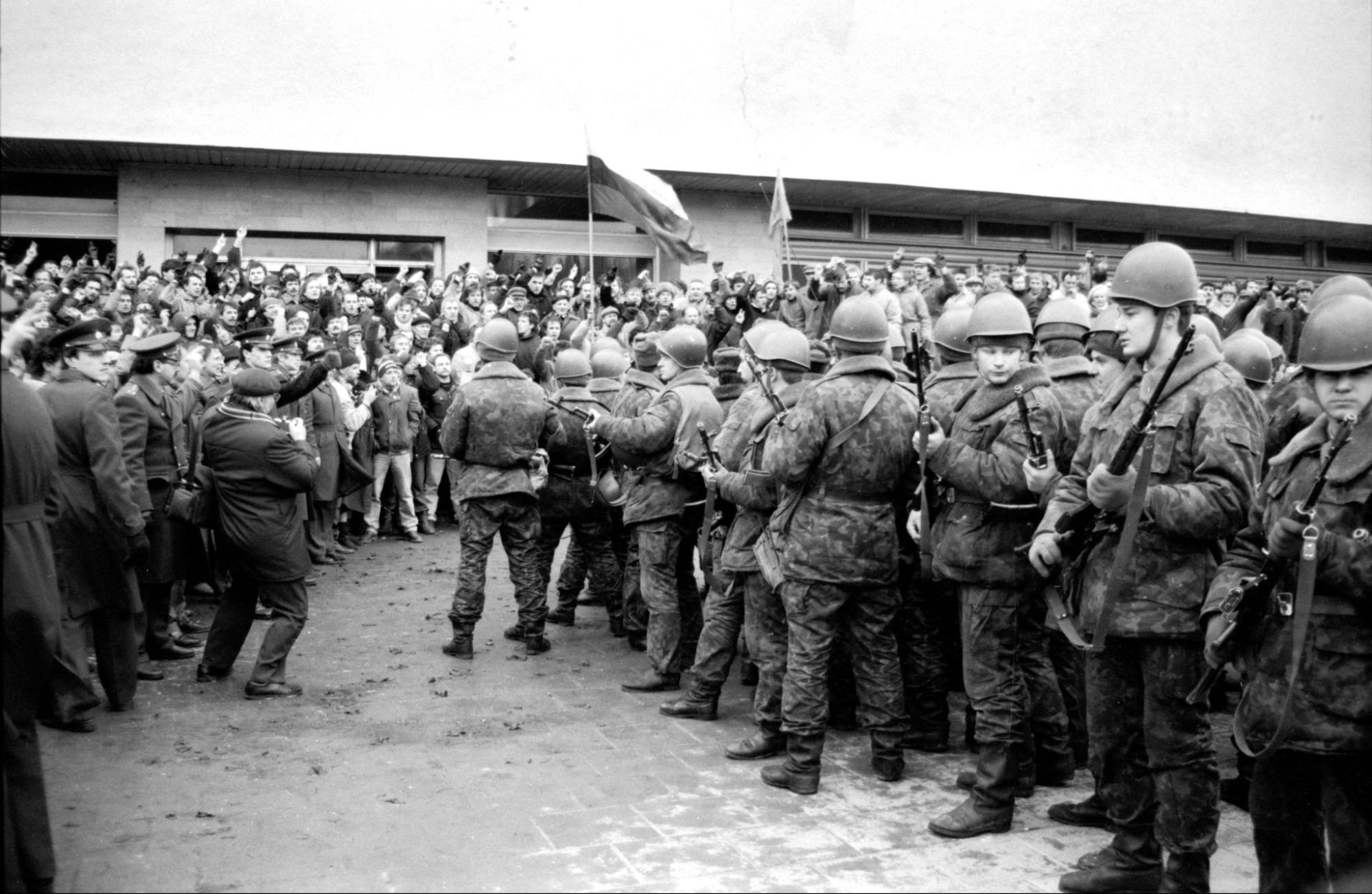 Invaded by Russia: Unarmed civilians defend the Lithuanian Press House from Soviet Army paratroopers, January 1991