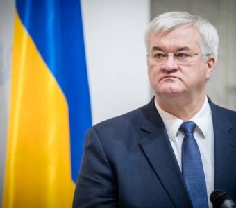 "Люди змушені виживати, харчуючись травою та бур’янами": Сибіга заявив про гуманітарну кризу в окупованих Олешках