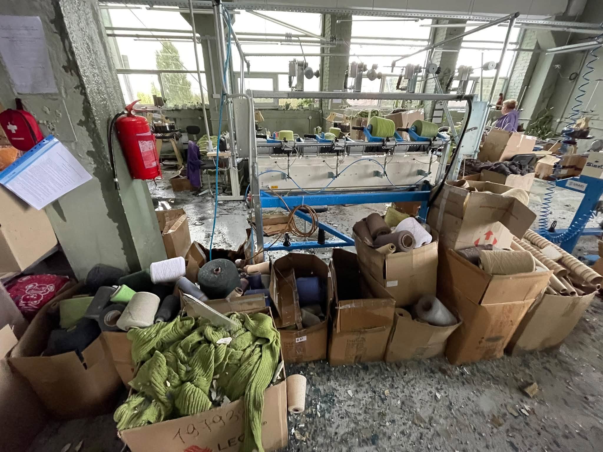 У Києві атака рф зруйнувала текстильну фабрику