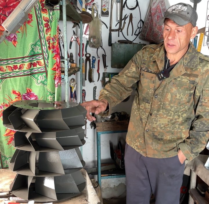 На Хмельниччині чоловік винайшов пристрій для очищення димоходів